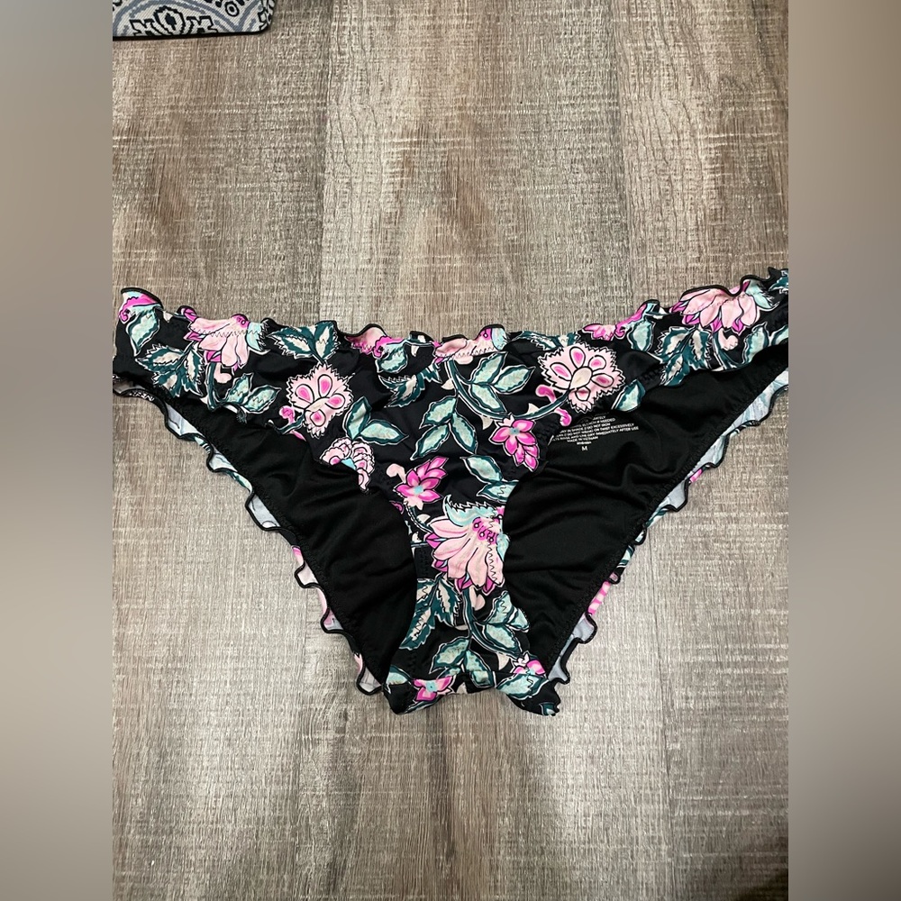 Shade and shore bikini bottoms. Size Med
